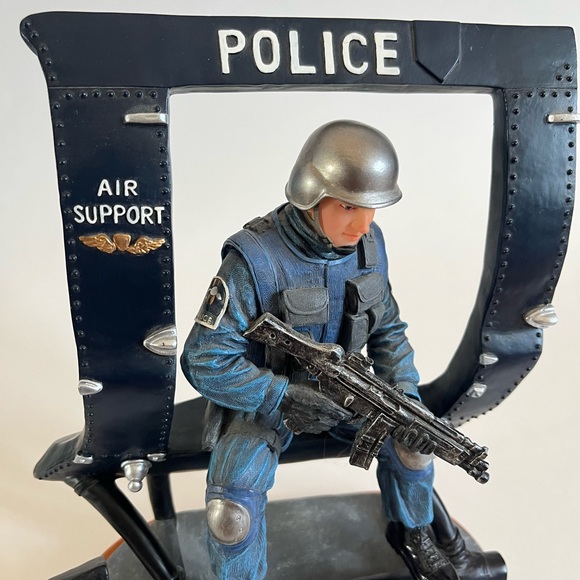 Vanmark Blue Hats Of Bravery / Air Offensive / Helicopter Police / 0006 - 2500 - Picture 2 of 8